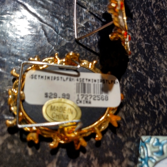 Set of 4 Mini Pagoda Frames - Picture 3 of 4